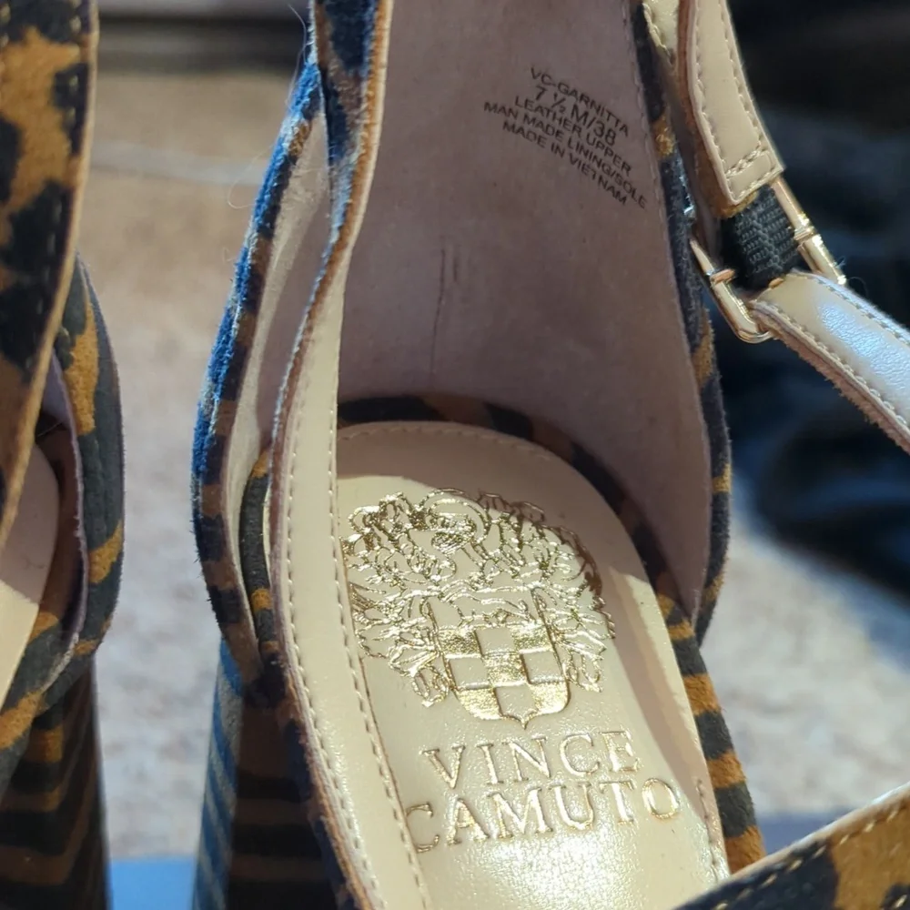 Vince Camuto new box